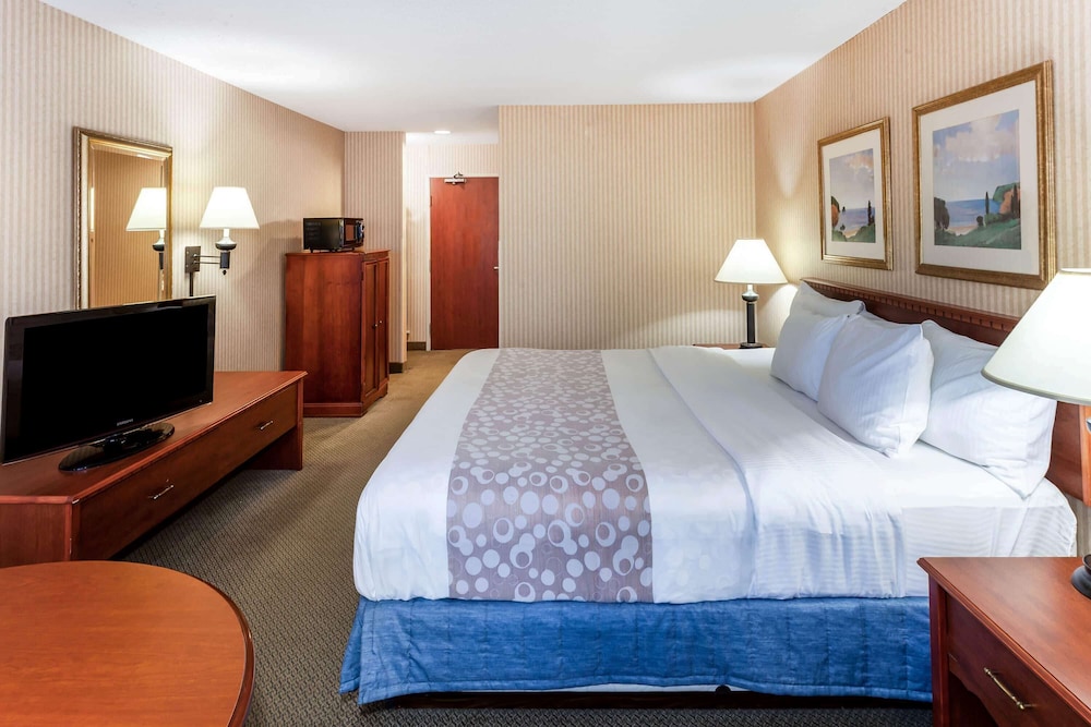 La Quinta Inn & Suites by Wyndham Milwaukee SW New Berlin 10/38
