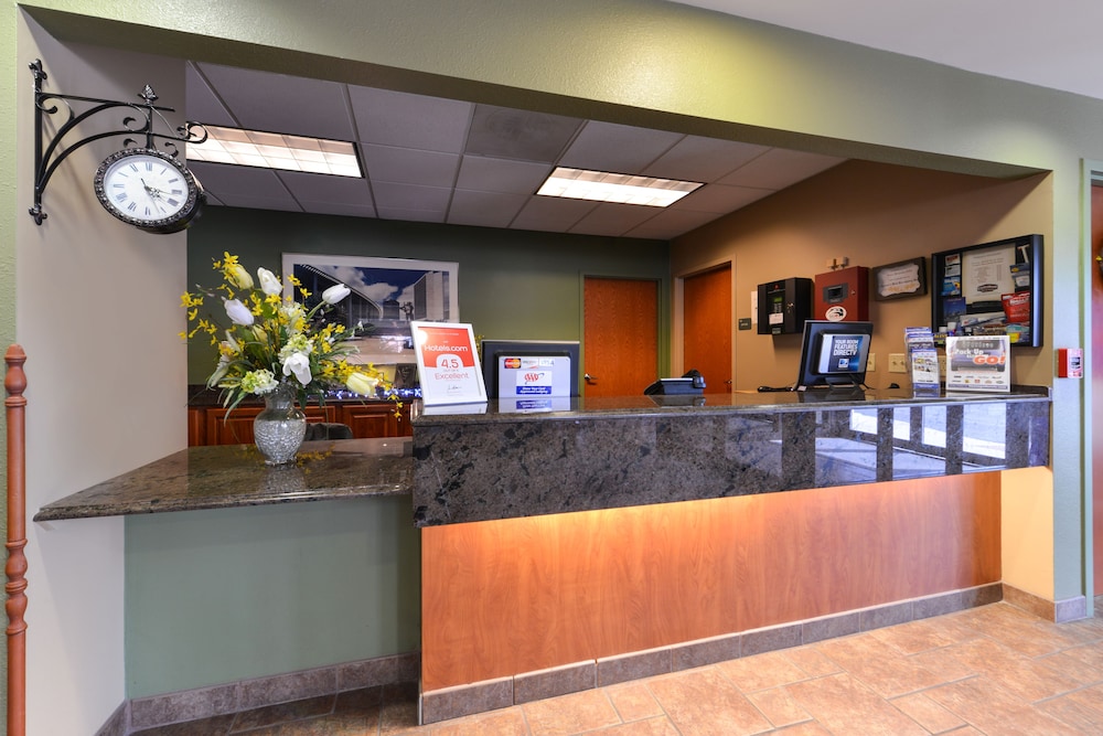 Country Hearth Inn & Suites Edwardsville St. Louis 10/51