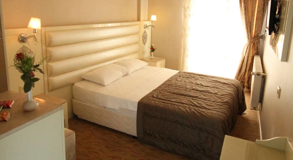 Q Inn Hotel 21/26