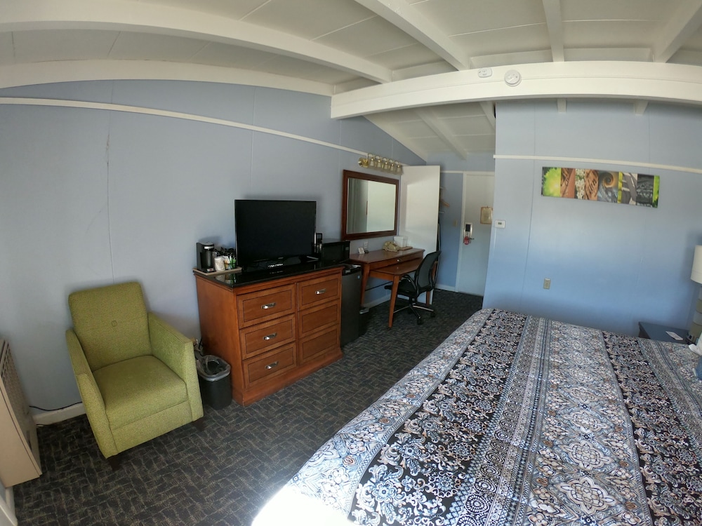 Copper Lantern Motor Lodge 3/36