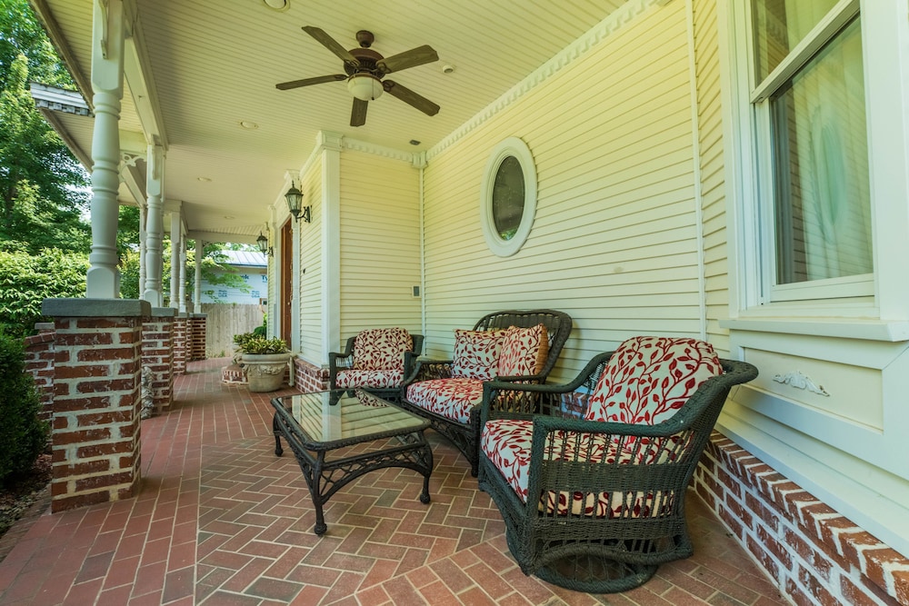The Victoria B & B 46/71