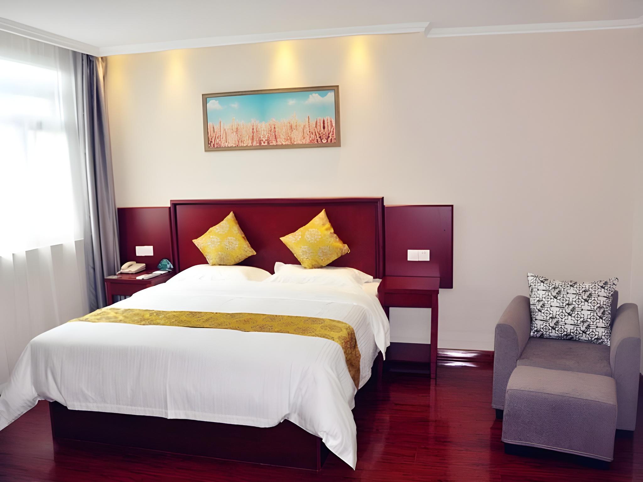 Feature, Queen Bed