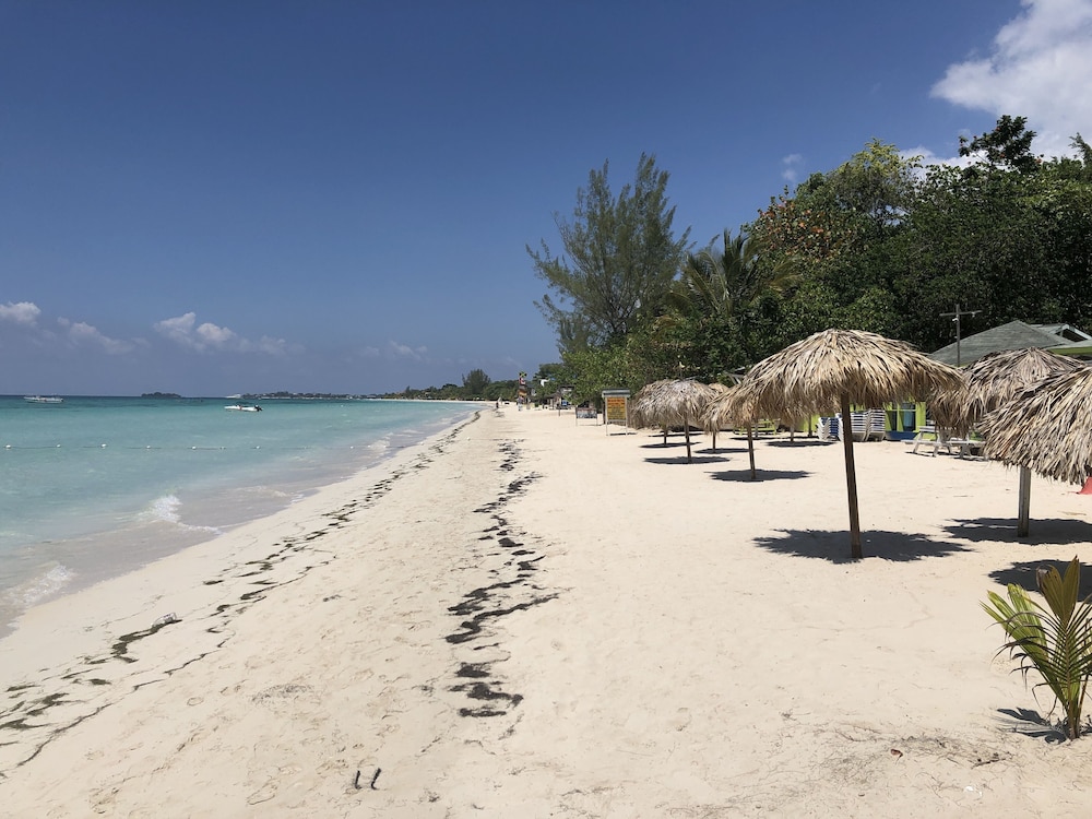 Fun Holiday Beach Resort 42/73