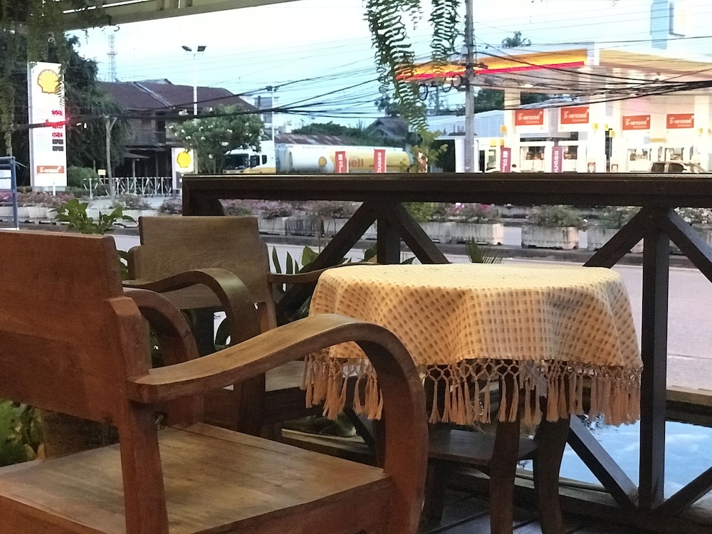 Ez House & Cafe 50/67