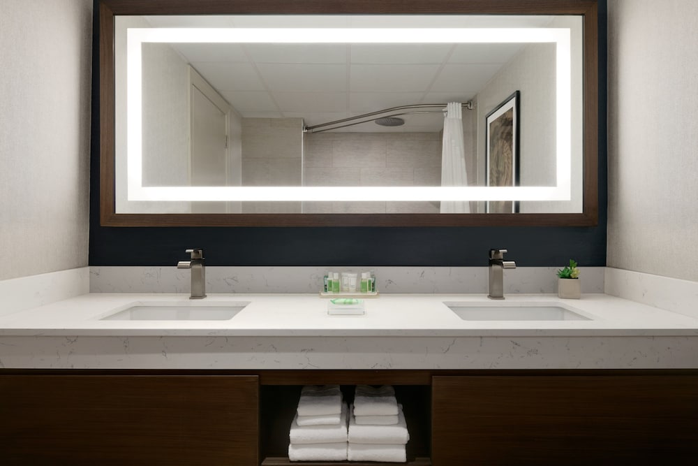 Holiday Inn Hotel And Suites Ocean City 78/78