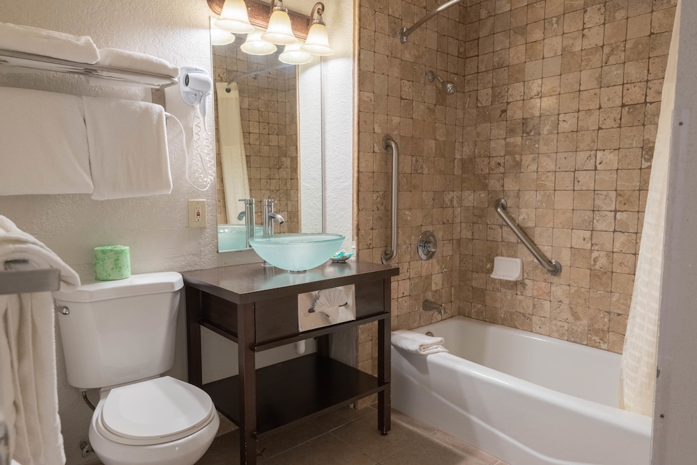 Cannery Row Inn 28/69