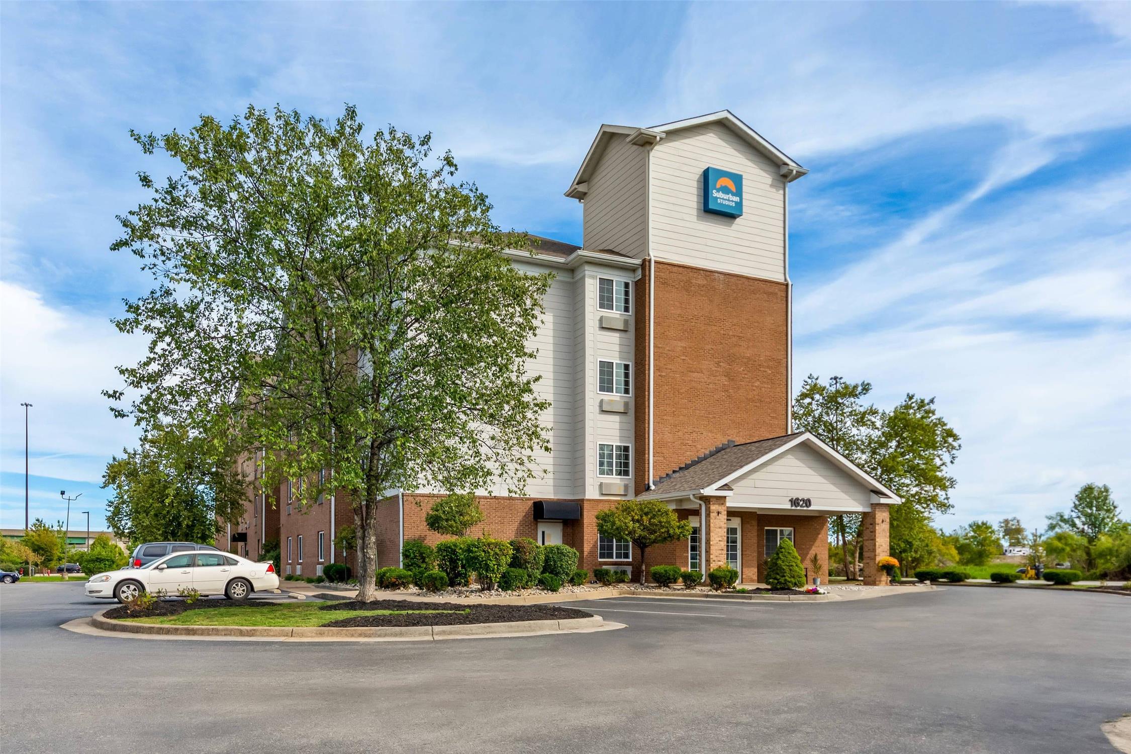 Birch Hill Suites Clarksville 32/35