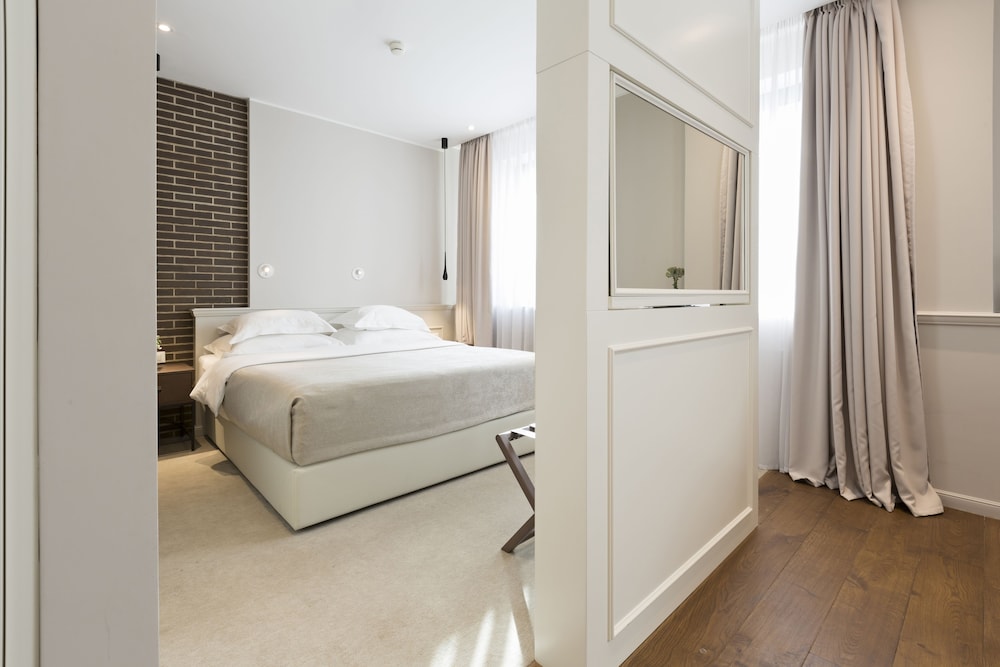 Envoy Hotel Belgrade 14/68