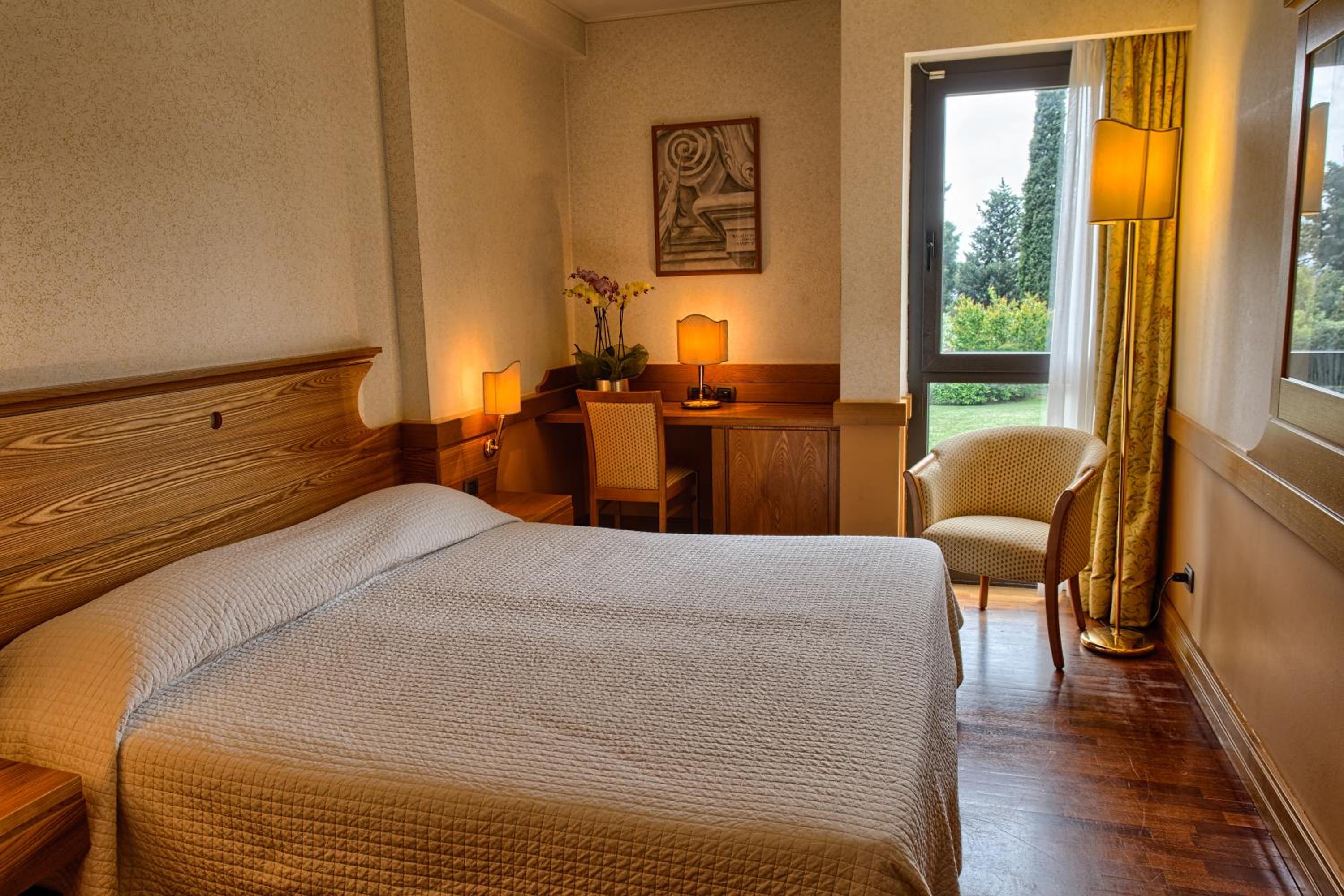 CLASSIC, DOUBLE OR TWIN BED