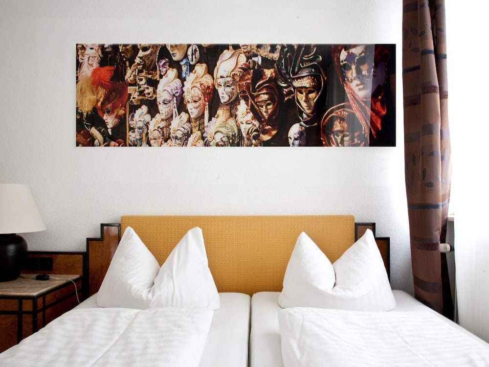 The Suite Hotel 15/59
