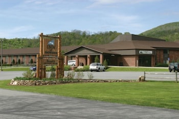 The Inn at Snowshoe 6/54
