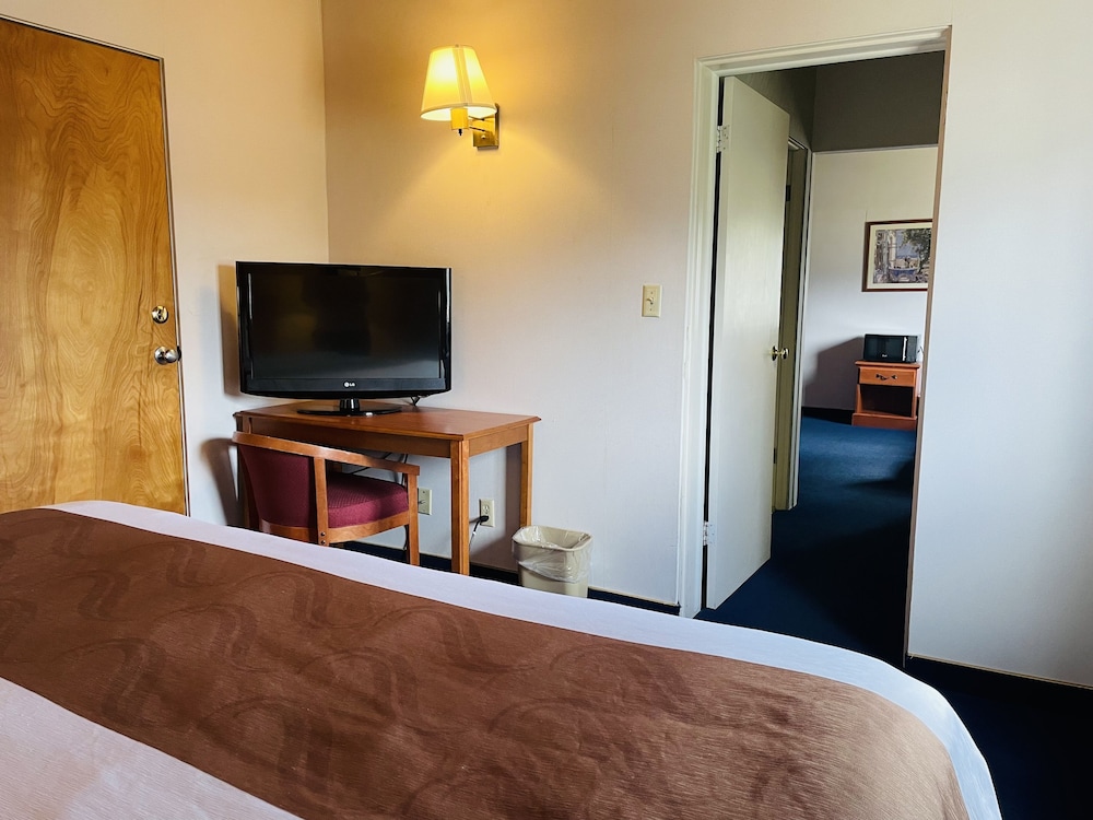 Americas Best Value Inn Sandpoint 28/49