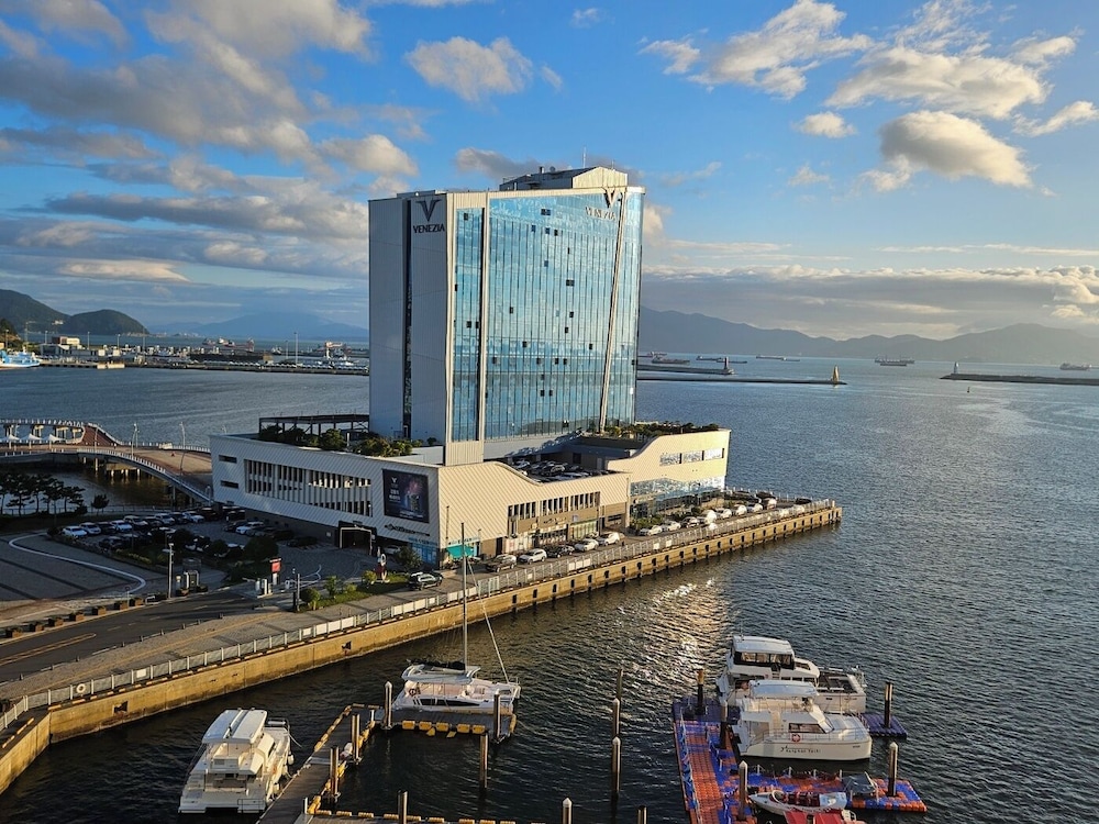 Yeosu Venezia Hotel & Suites 46/50