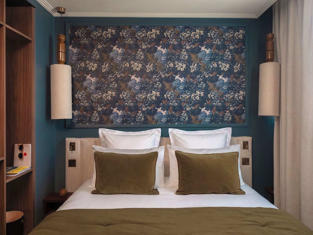 Classic, Queen Bed