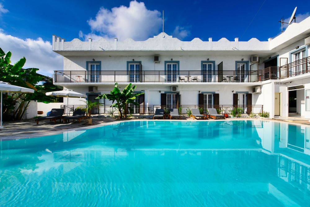 Aquarius Beach Aparthotel 10/69