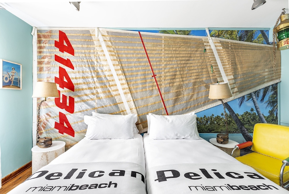 DELUXE, TWIN BEDS
