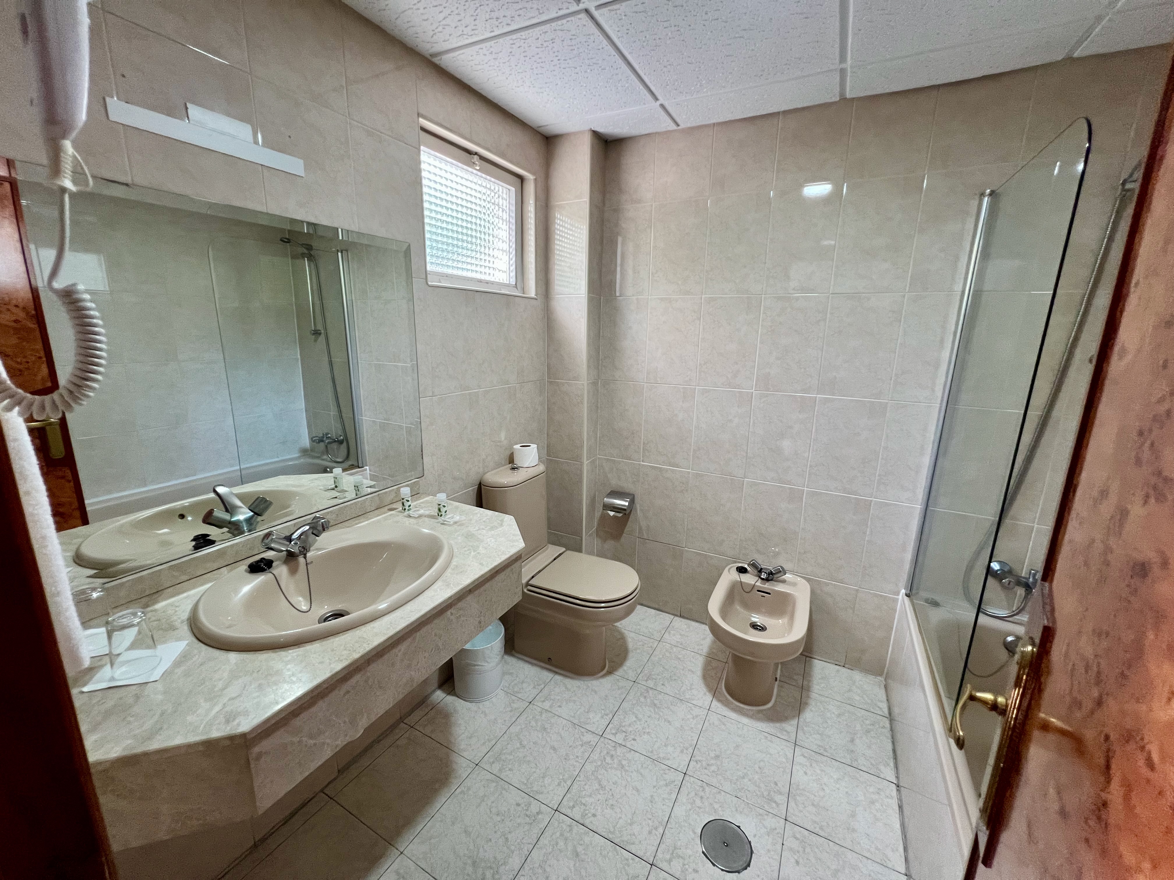 غرفة بسريرين، Ap Hotel Madrid Airport 2/2