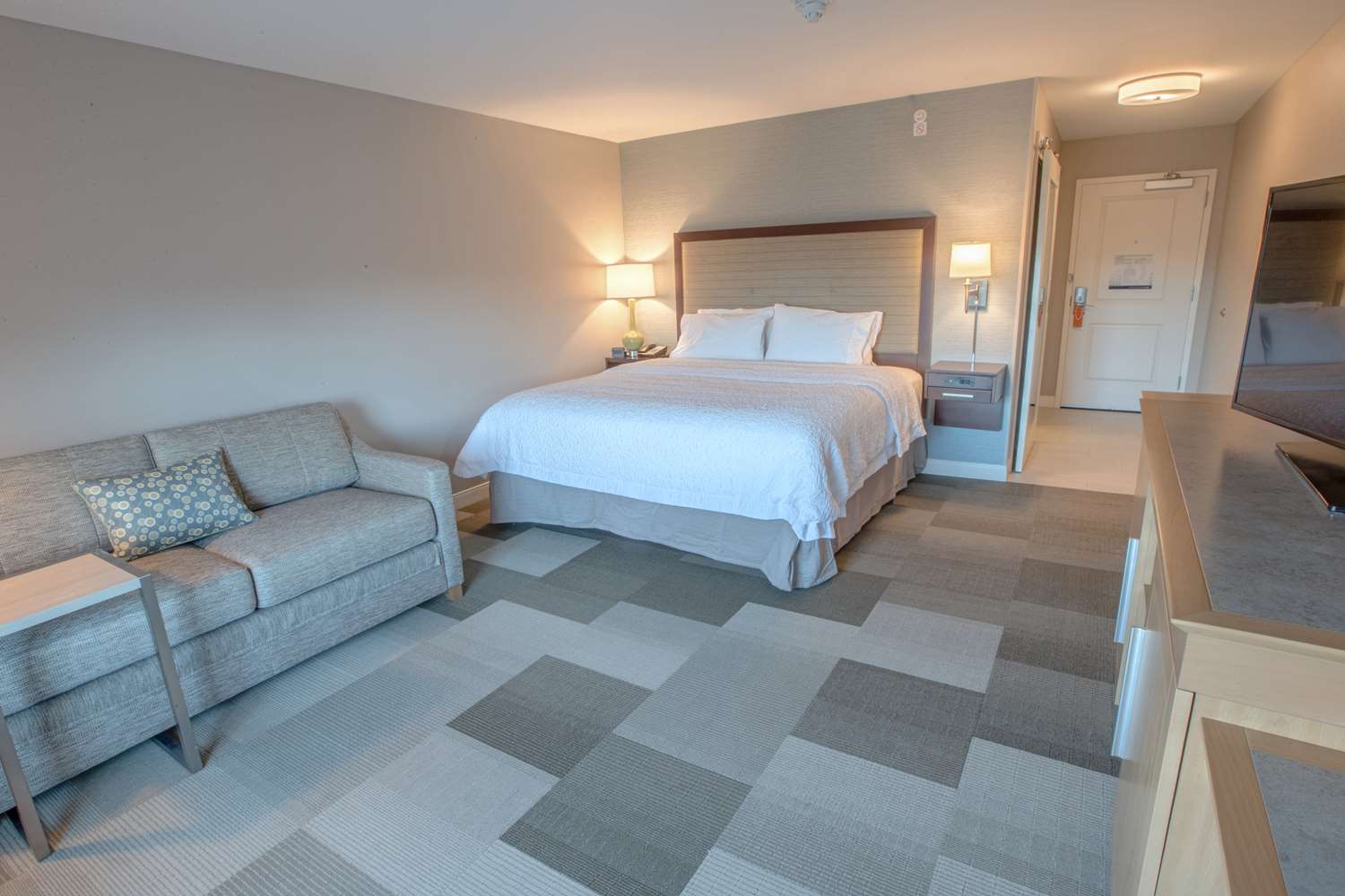 Suite, King Bed, Accessible