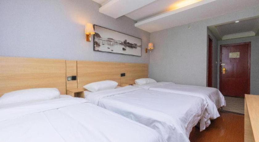 GreenTree Inn Chongqing Longhu Times Tianjie Xietaizi Subway Station Hotel 17/50