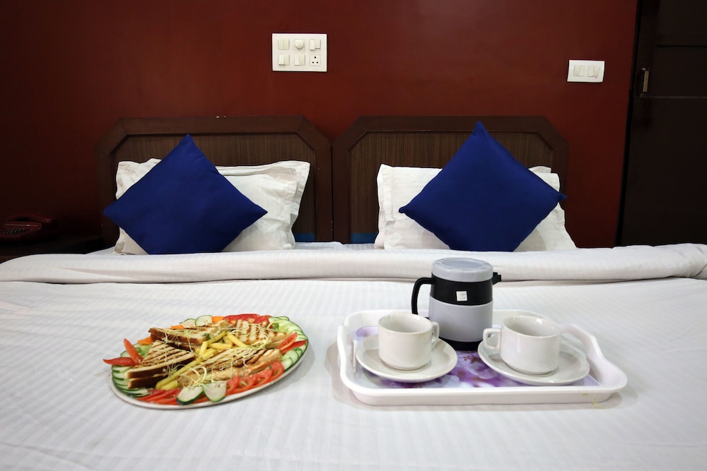 Oyo 4256 Hotel Rajmahal 12/16
