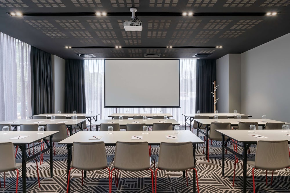 Radisson RED Hotel, Johannesburg Rosebank 68/75
