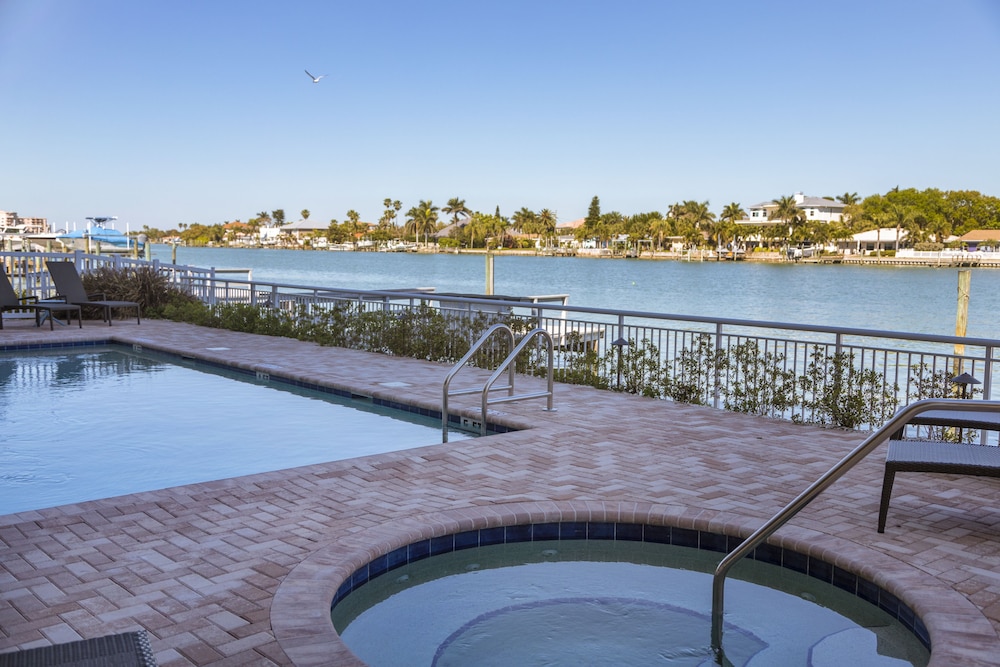 Provident Oceana Beachfront Suites 43/77