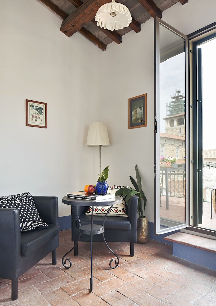 A Few Steps to The Duomo Majestic 5BD Apt 17/29