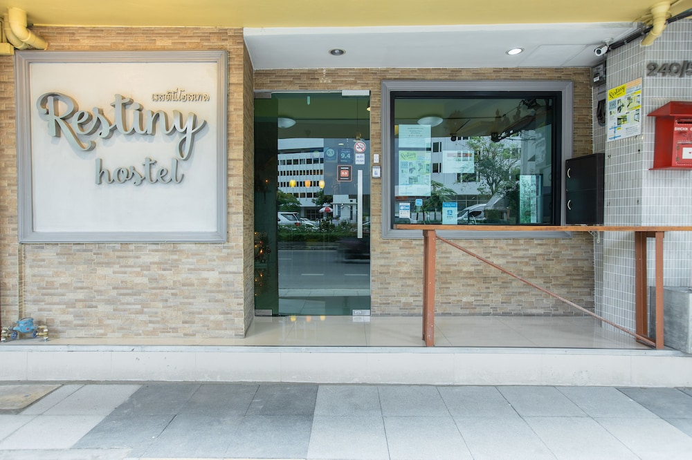 Restiny Hostel 12/73