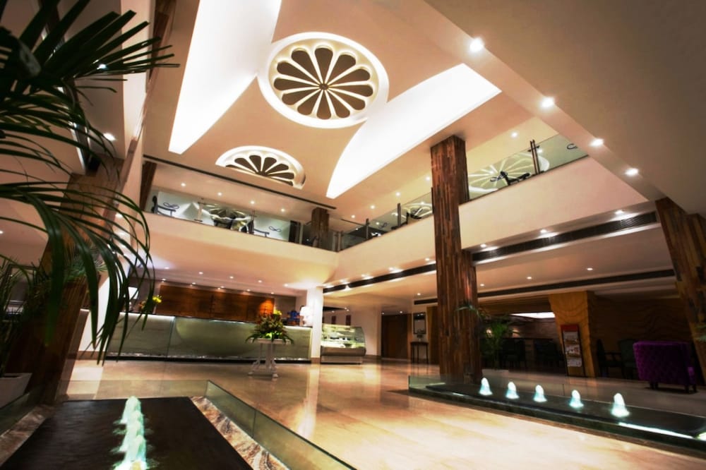 Taurus Sarovar Portico New Delhi 8/49