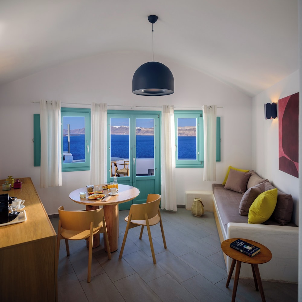 Neptune Luxury Spa Suites 44/72
