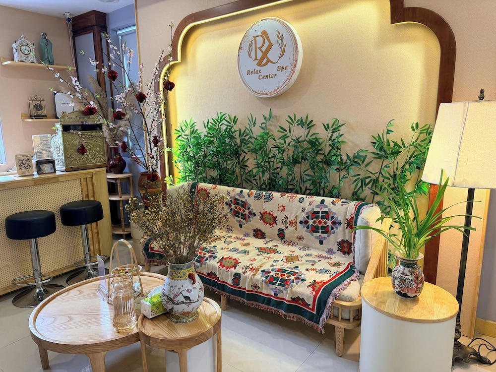 Chu Long Hotel 33/49