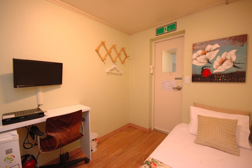 E Residence 20/25