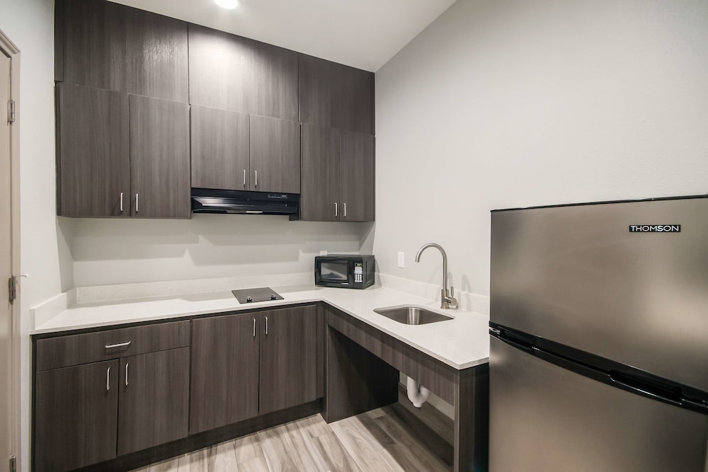 Americas Best Value Inn & Suites Northeast Houston Downtown I-610 18/28