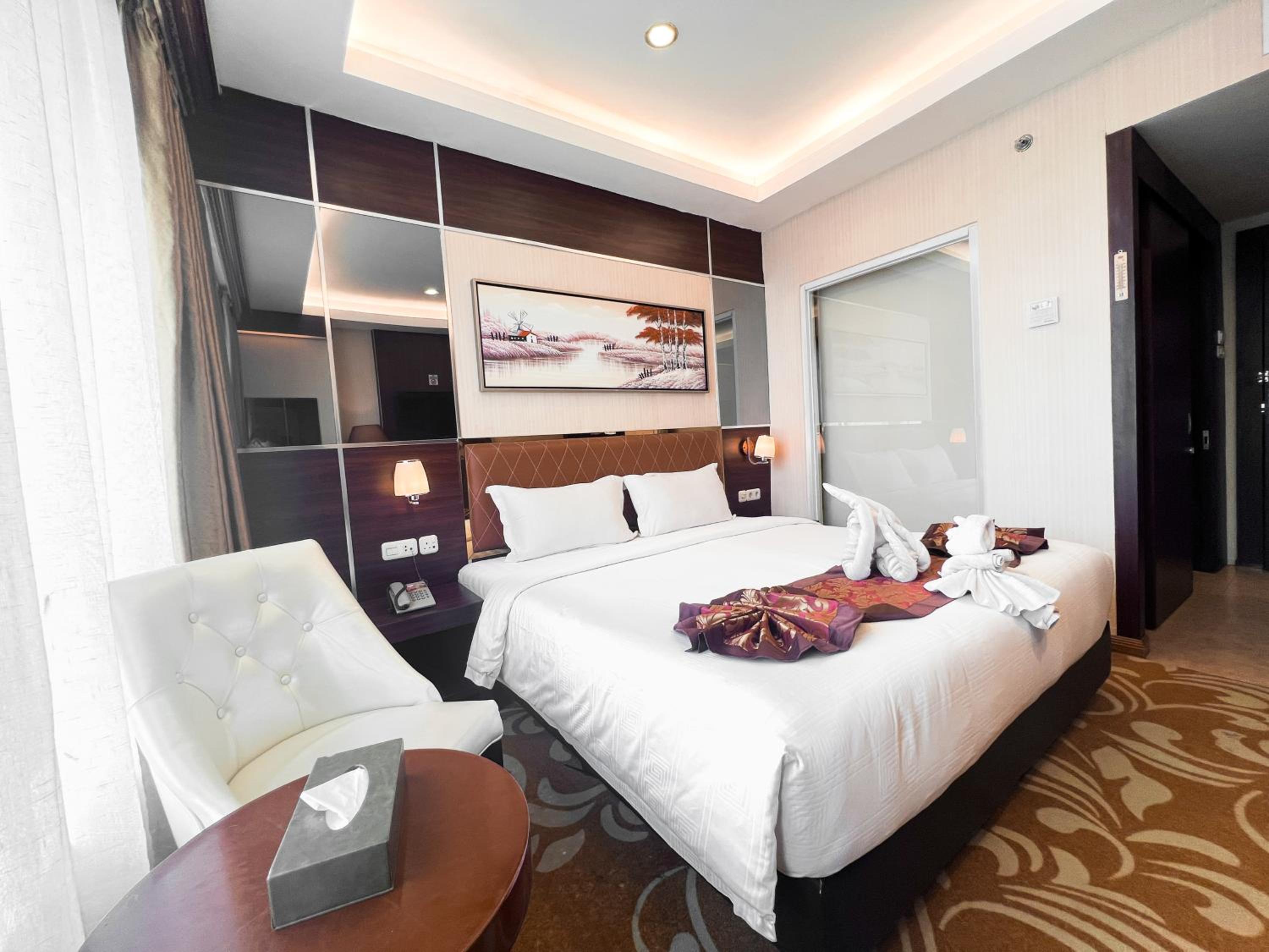 Grand, Executive, Batam City Hotel 5/10