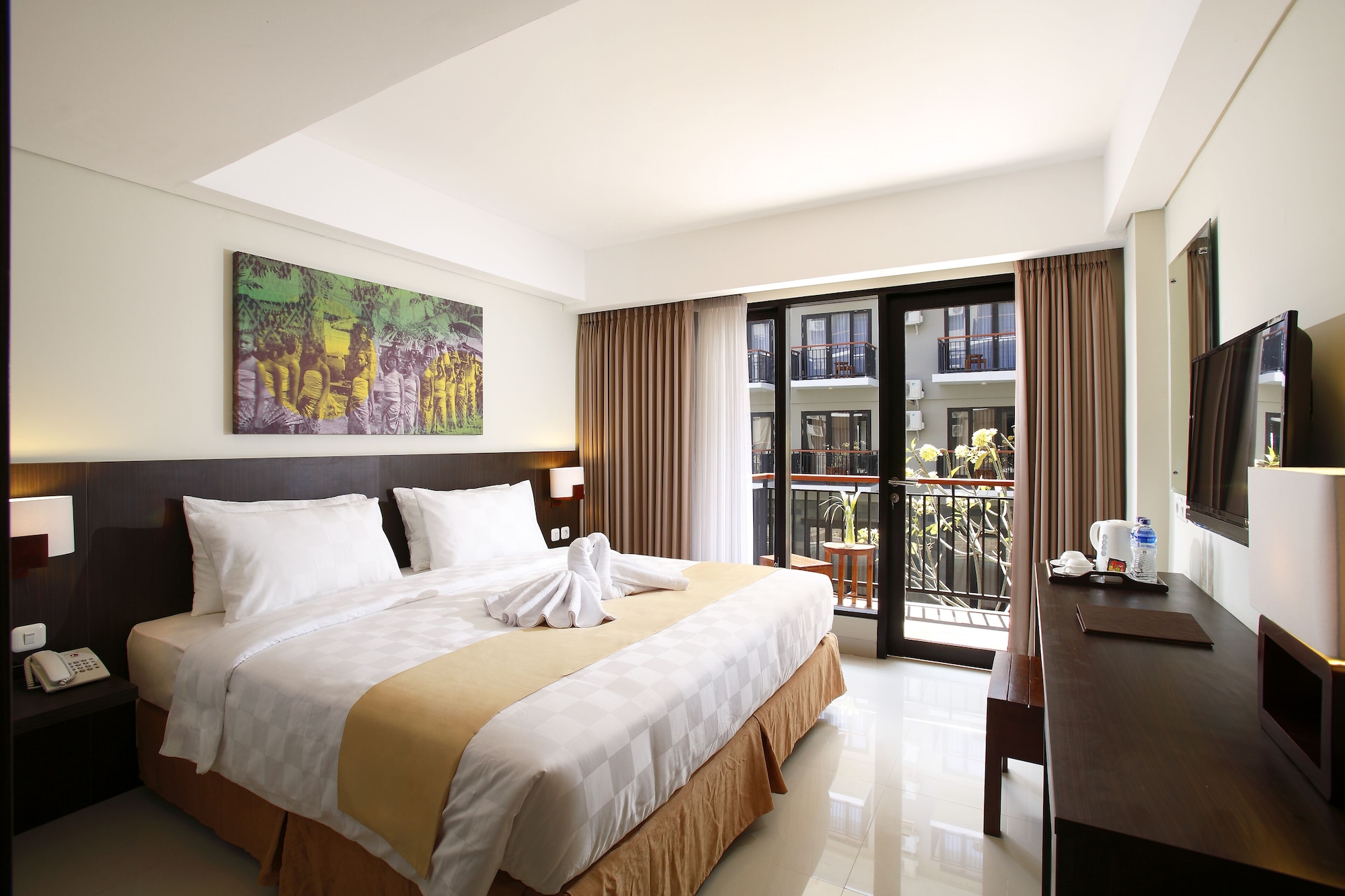 DELUXE, KING BED, POOL SIDE