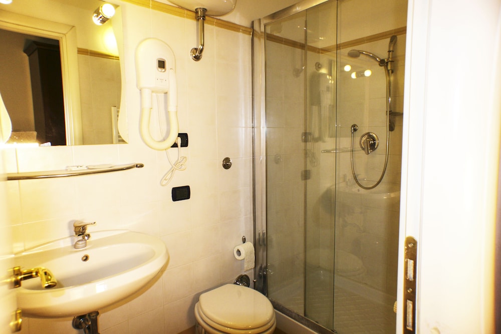 Sixtythree Guesthouse 38/40