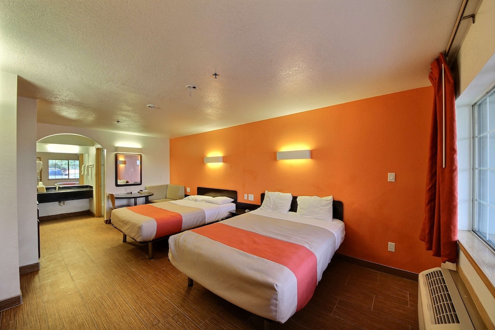 Motel6 Edinburg, TX 12/49