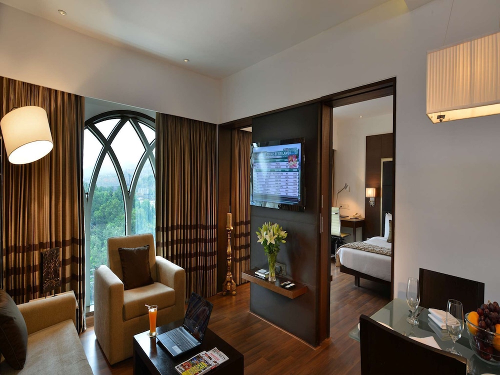Majestic Court Sarovar Portico 25/46