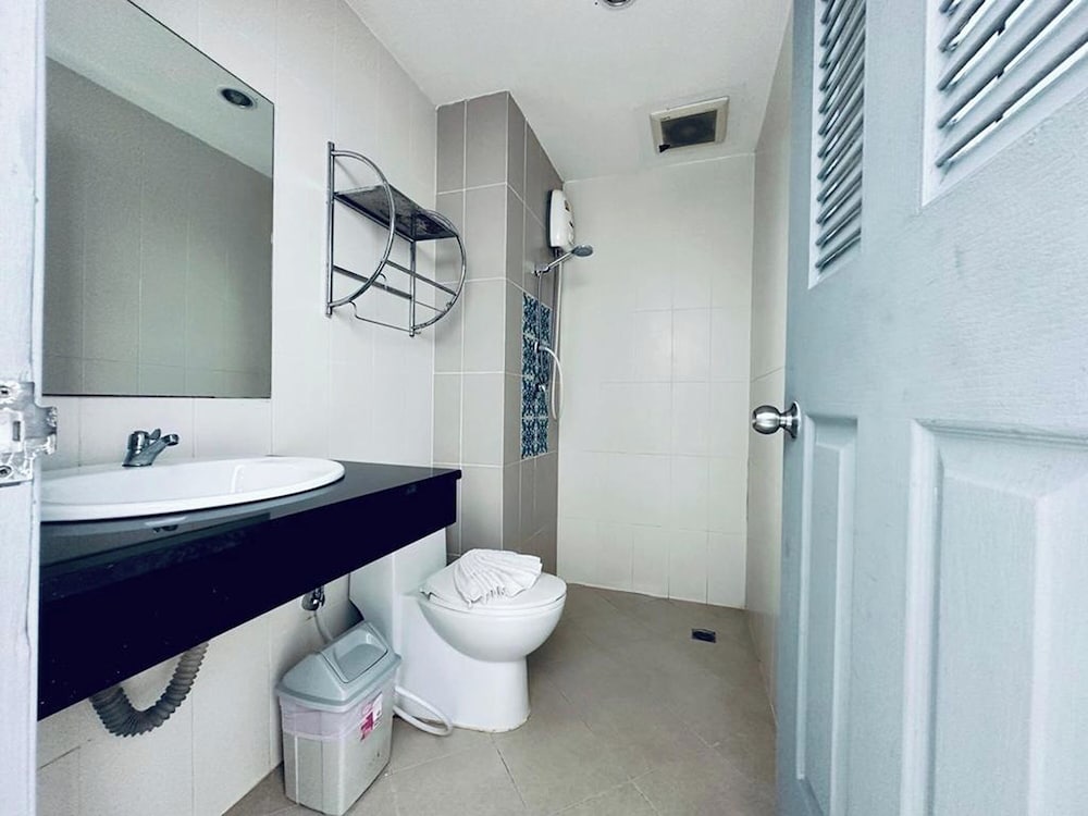 T & C Hotel Patong Beach 65/70