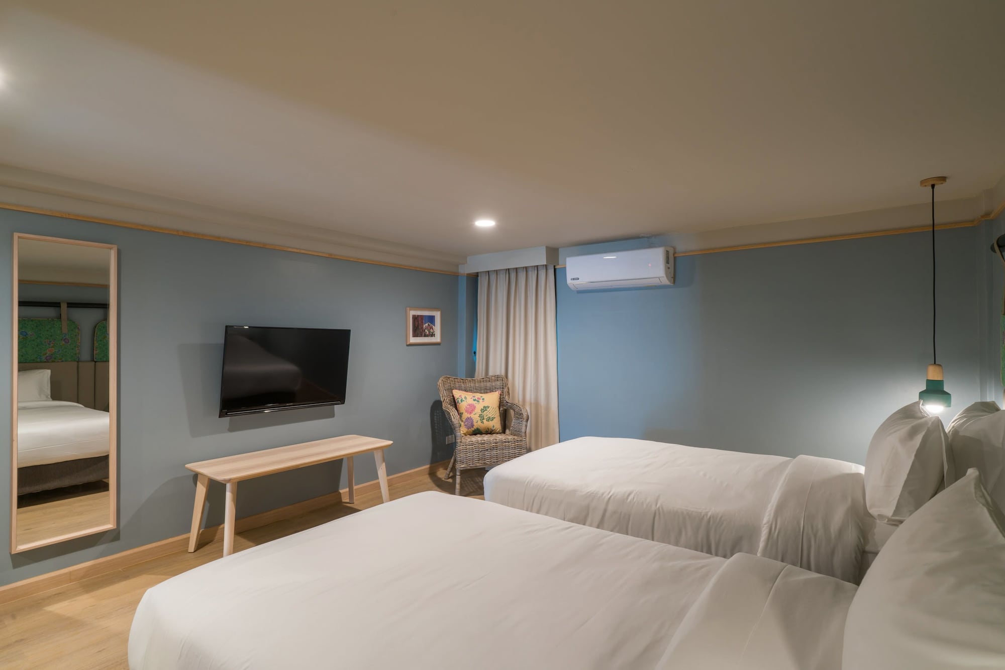 SUPERIOR, DOUBLE OR TWIN BED
