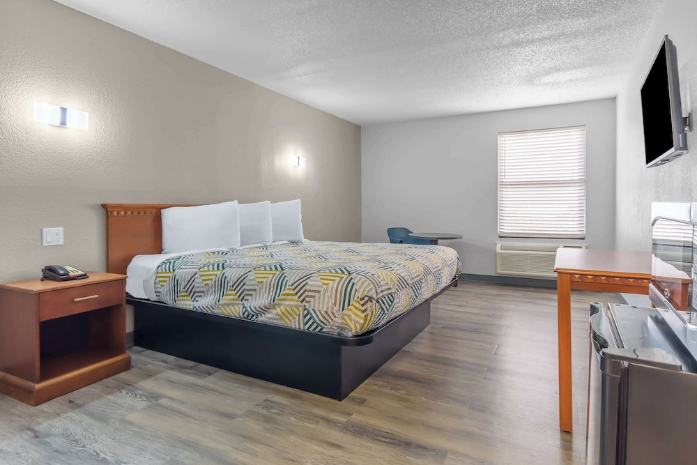 Deluxe, Queen Bed