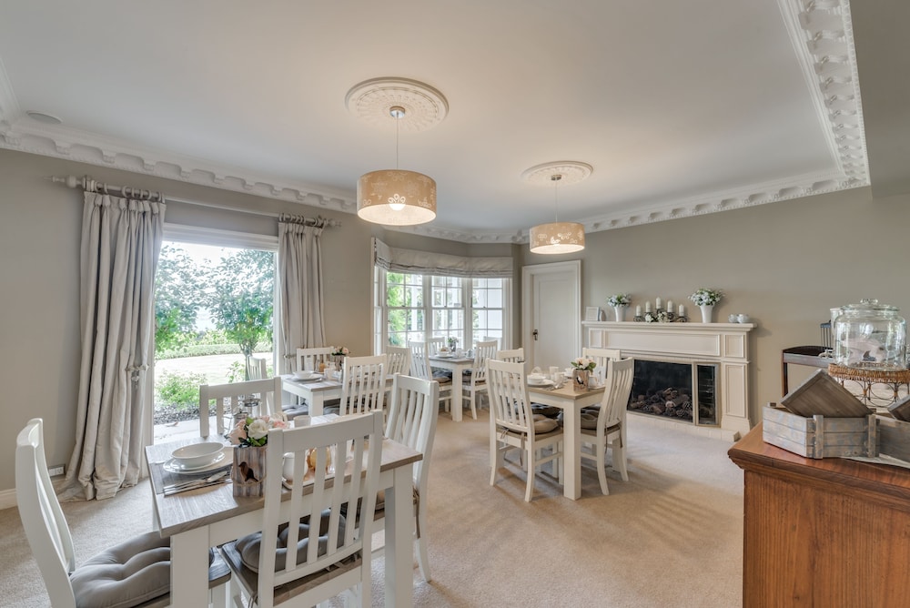 West Wellow Lodge 24/50