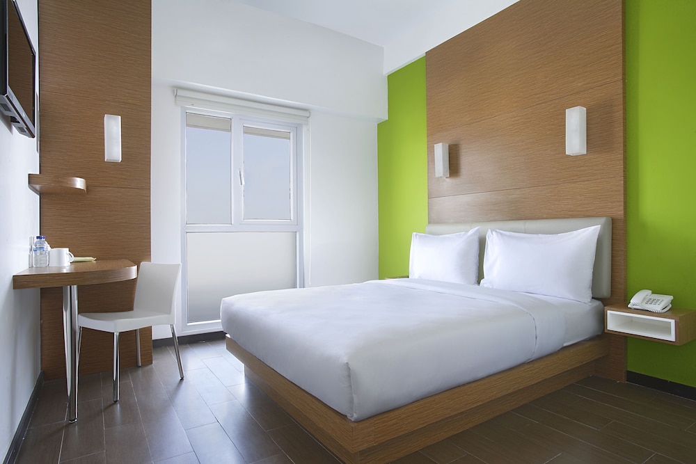 Smart, Queen Bed