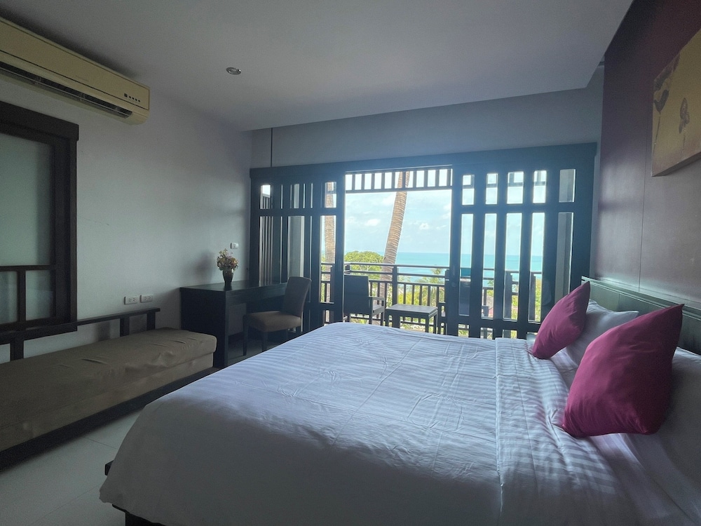 DELUXE, OCEAN VIEW