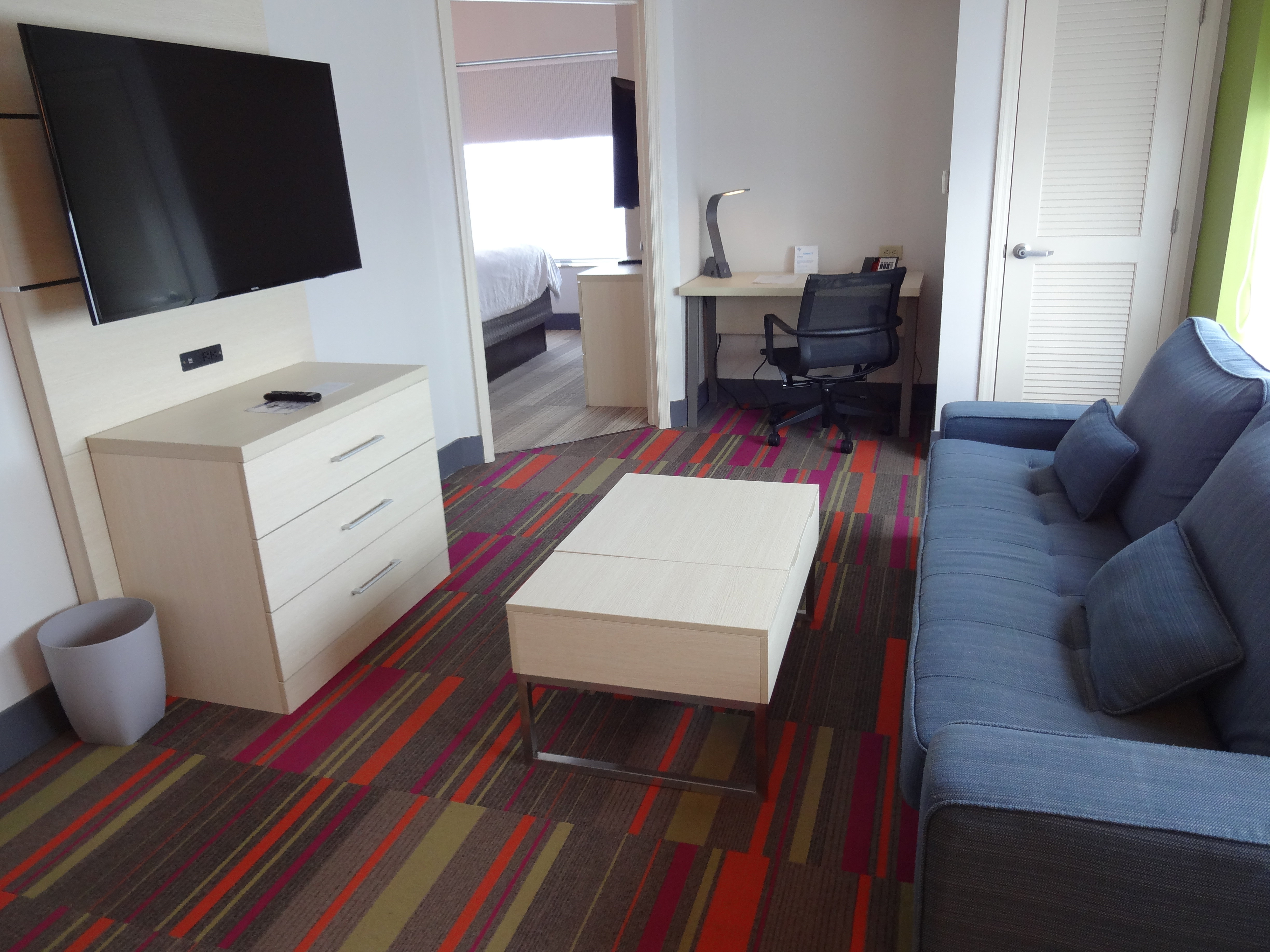 Holiday Inn Express and Suites Orlando - International Drive 50/79