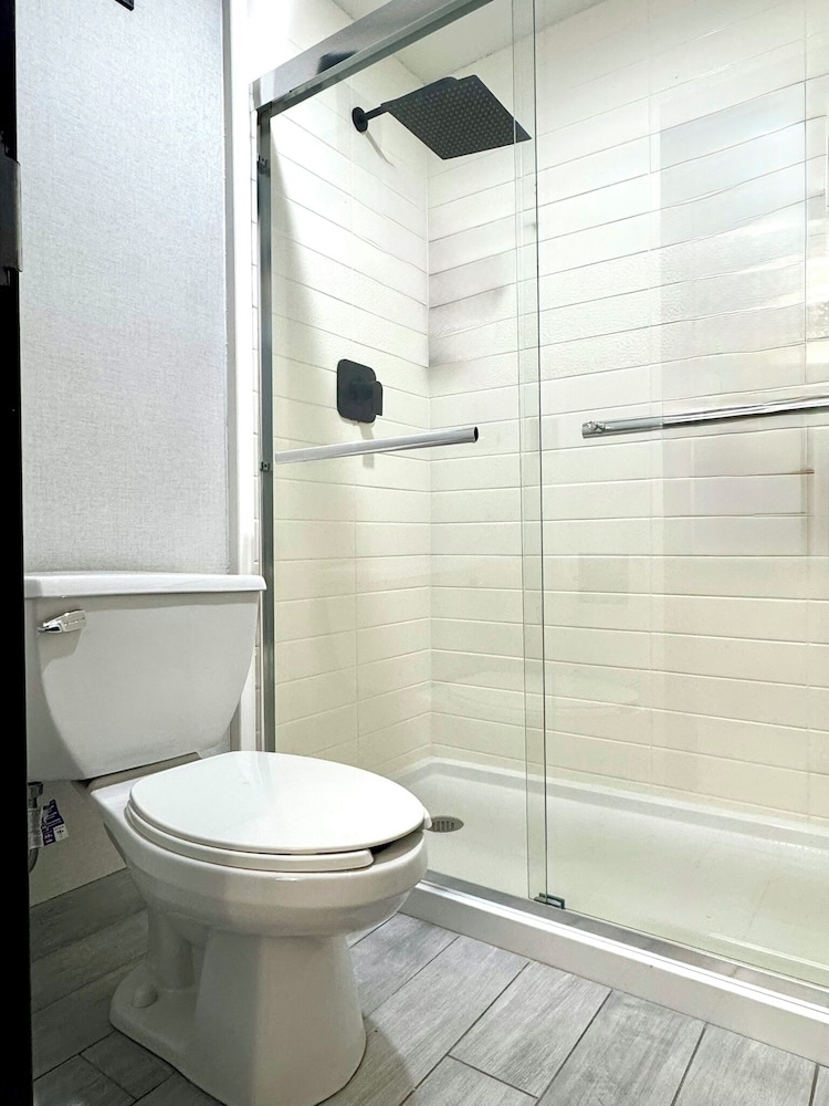 Econo Lodge Wexford 16/16