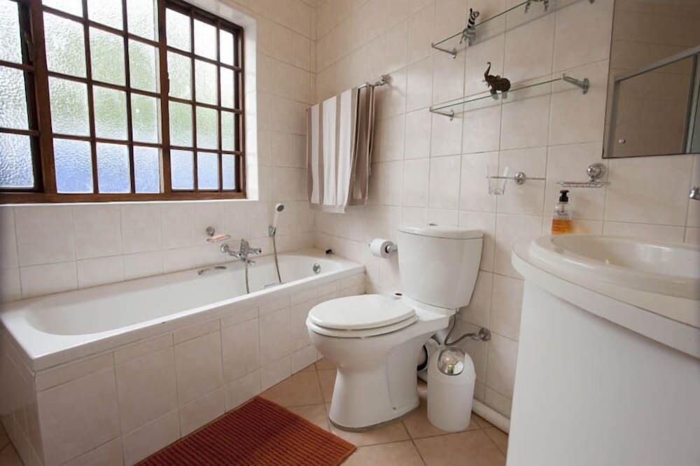 Bizafrika Guest Lodge &amp; Conference Center 44/50