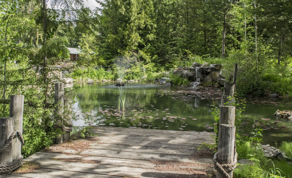 Bonners Ferry Log Inn 46/48