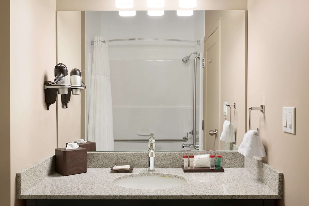 Ramada By Wyndham Emerald Park/Regina East 18/49