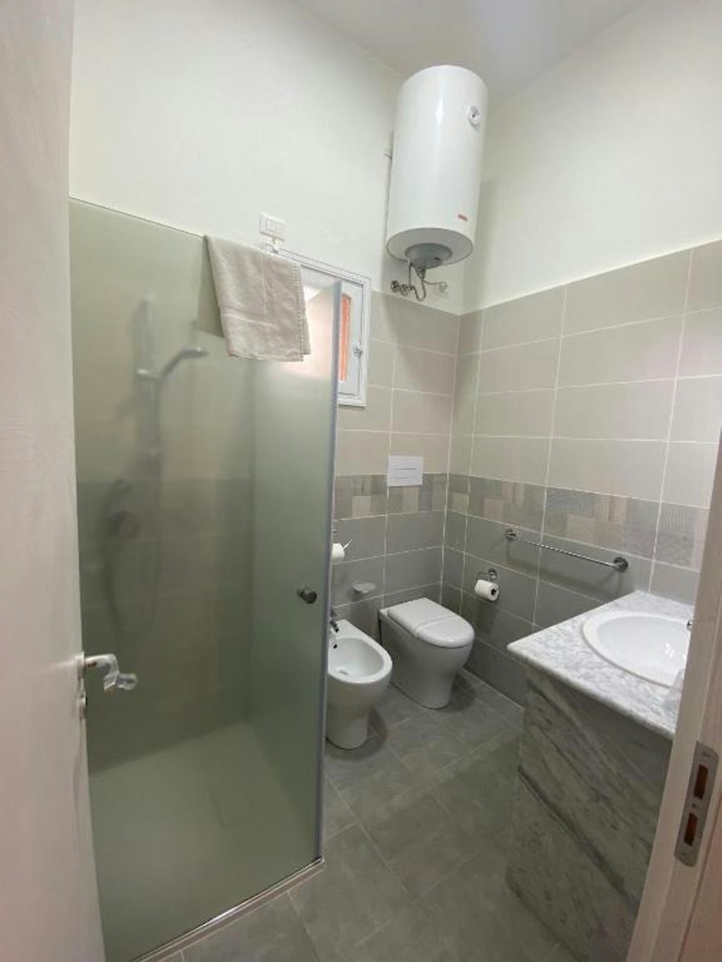 38 Aira Hotel 31/33